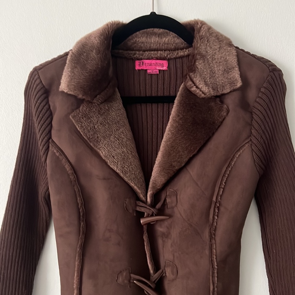 Demanding Jacket - Picture 3 of 8